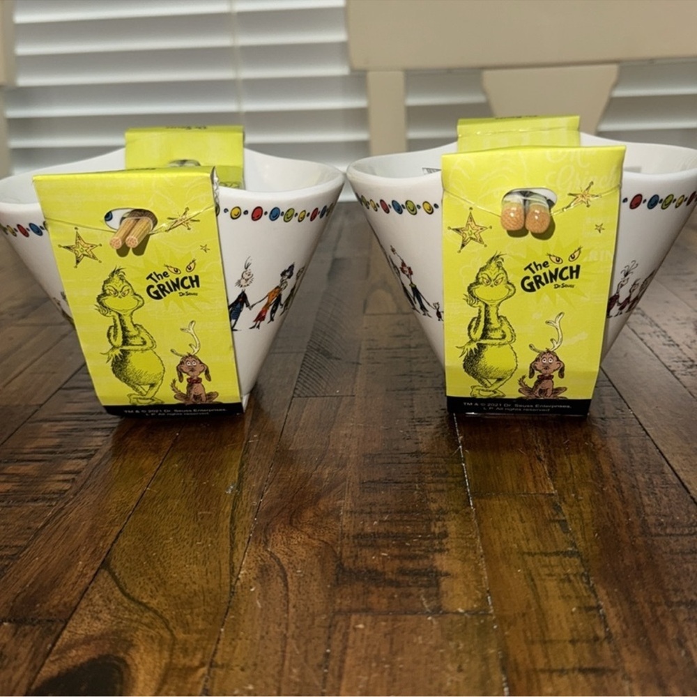The Grinch Dr. Suess Ramen Bowls set of 2 NWT Chopsticks Christmas Cindy Lou - Picture 8 of 13
